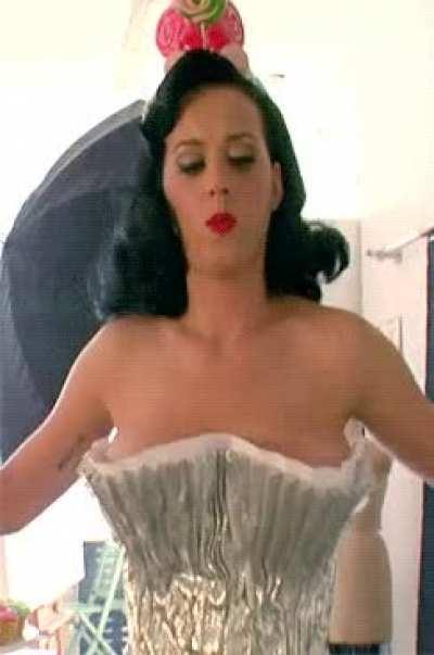 I’m so glad that Katy Perry has enough room in that costume to bounce her tits around