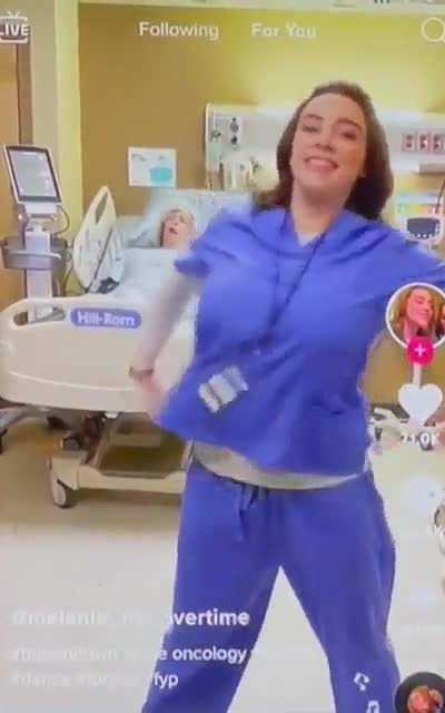 Billie dancing on SNL