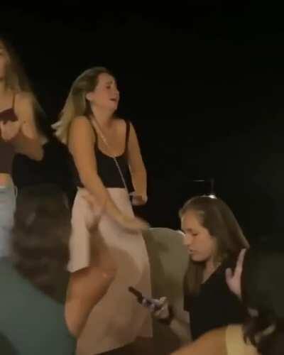 плачь, плачь танцуй, танцуй