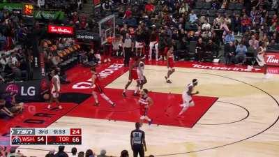 [Highlight] Scottie Barnes flies down the lane for a two-handed slam