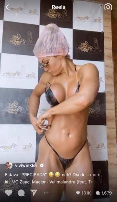 Body of a Greek goddess that absolutely deserves a tongue bath! 👅