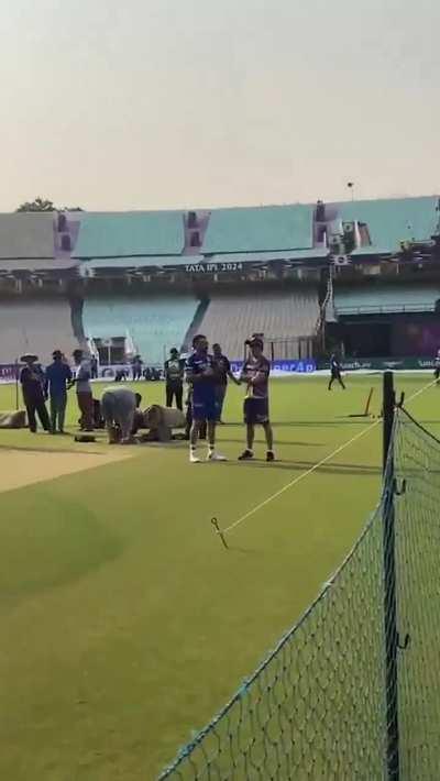 Kohli having a chat with Gambhir at Eden Gardens