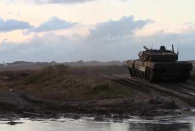 A wild roar from this Danish Leopard 2A5DK MBT!