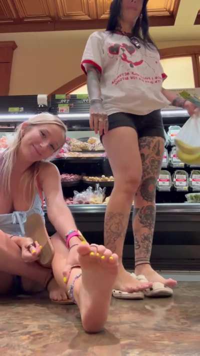 Me and my sister have fun anywhere we go 💖