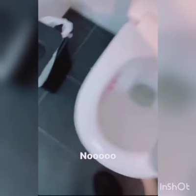 WCGW Not killing a spider before trying to flush it down the toilet