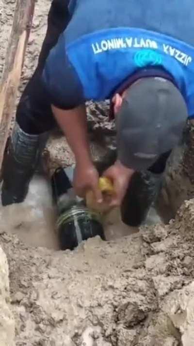 Kada cijev pukne u 15:30h, a radno vrijeme ti je do 16h