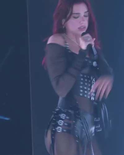 Dua lipa’s ass is amazing and driving me crazy