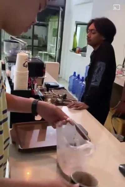 Latte, but ikat tepi