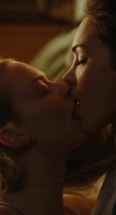Il bacio lesbo più hot del cinema tra le bellissime Megan Fox e Amanda Seyfried