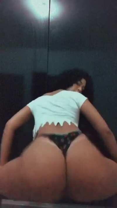 mais videos dessa gostosa