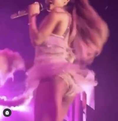 Her butt looks so good in this outfit 🍑