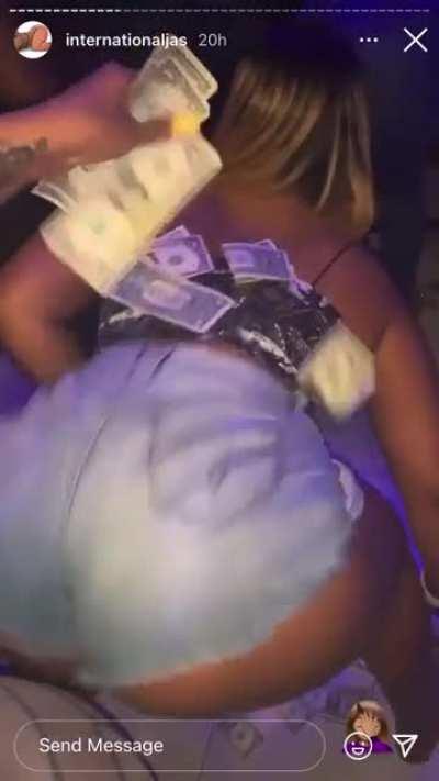 Silkstunnaaa internationaljas and friends 😳😳😩😩😍