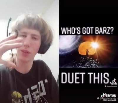 This guy wants 1k follows fkn barz give him a follow