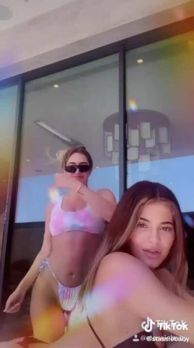 Who twerks better? Kylie or Stassie?