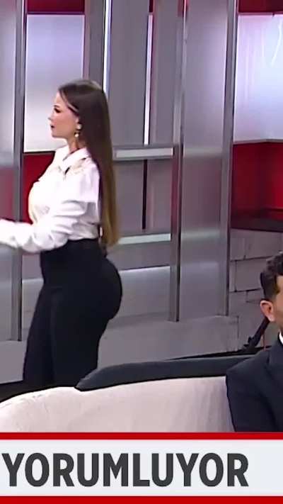 Esra Ezmeci - 2025