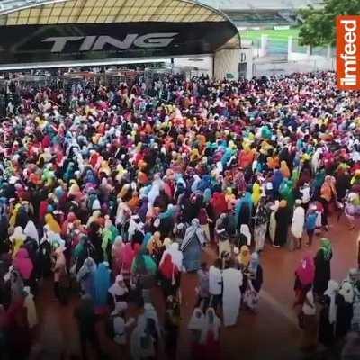 TANZANIA: 60,000 MUSLIMS PACK OUT ENTIRE STADIUM FOR A QURAN RECITATION COMPETITION !