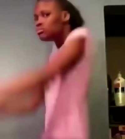 Me playing Senass with 600 ping, accidentally killing my adc and healing the enemy 😔💅