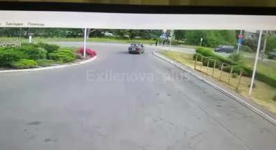 «Освобождение» по-русски:в Луганске военный «Урал» сбивает девушку на переходе. Убийца в форме, а в России это значит свободен от уголовки. В «русском мире» нет виновных, только жертвы. Девочка для них, лишь статистика. Война «освобождает» от жизни, справ