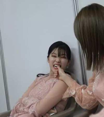 Jeongyeon bites Sana