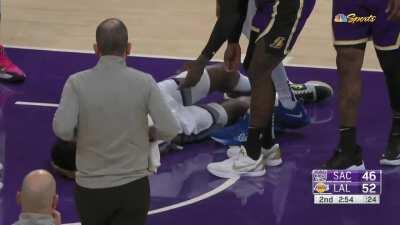 [Highlight] Metu takes a scary fall