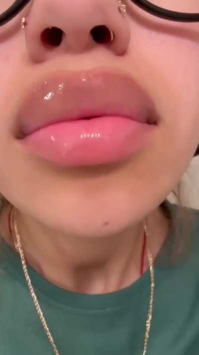 Upclose lips from Lupe, no sound unfortunately