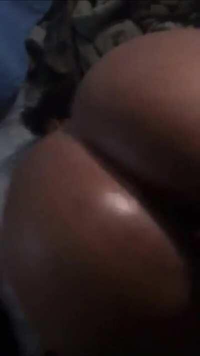 Just had to post this redonkulous booty hit my chat for more