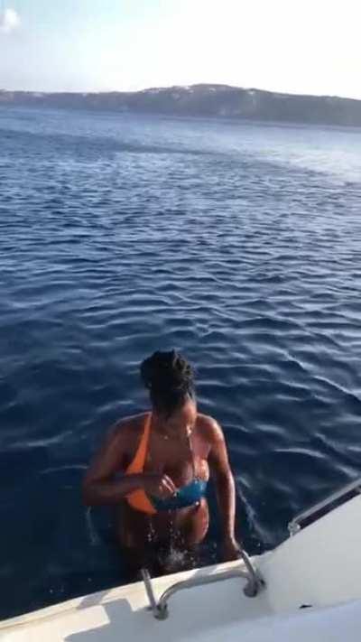 Who else wants to go on holiday with her