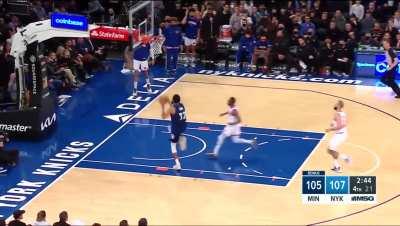 [Highlight] Karl-Anthony Towns blows the clutch fast break layup