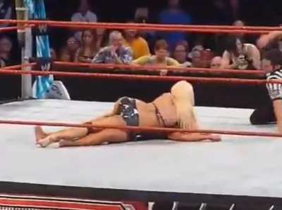 Maryse pins Mickie