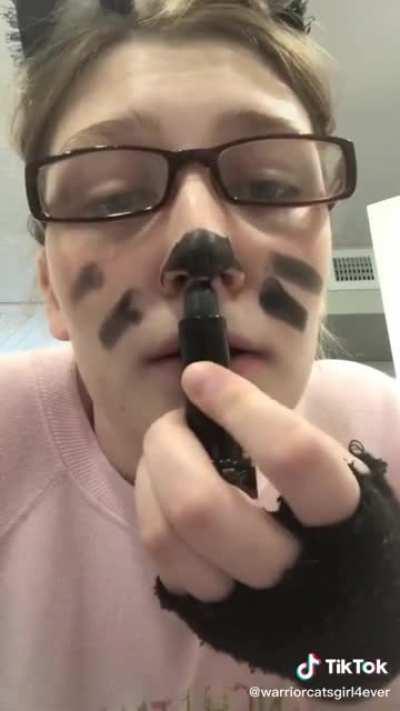 Awwww Such a cute kitty 🐱