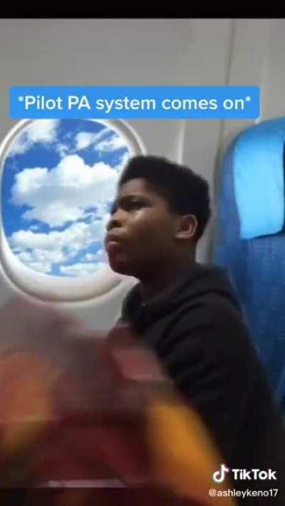 Passengers in the plane: WOW 🍇