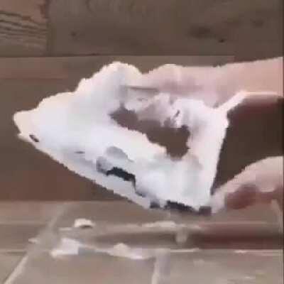 How to get rid of scratches from your iron with some toothpaste