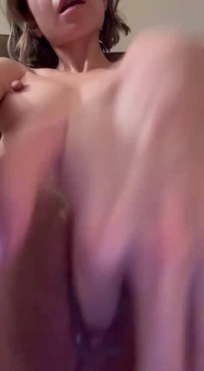 just fingering my tight, grooly, creamy pussy on a Saturday evening…sound on!