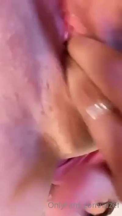 Acabo de conseguir el video de luzef, si tienen más videos de ambas hermanas pasenlo