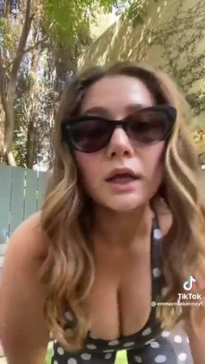 I wanna steal those leggings out of her gym bag and wear them on my head 