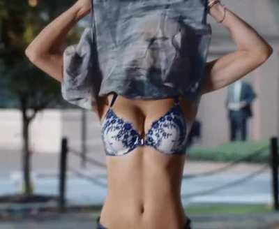 I need to suck her amazing tits🥵💦💦