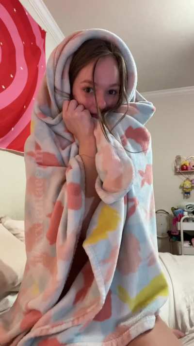 a comfy cozy peekaboo! :3