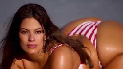 I want to see the cute, chubby Ashley Graham bound and gagged in a gimp suit as my personal pleasure slave. She'd be filled with hot gooey cum in every hole