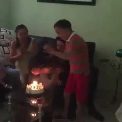 Foi aniversário da minha irmã ontem muca (sou o de camisa polo)