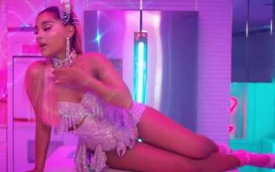 Fucking my fleshlight to Ariana Grande. It feels so good to cum