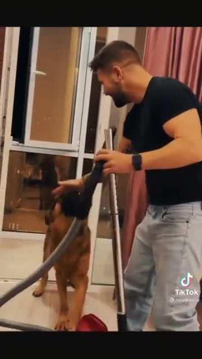 GooD dOg saVEs ItS HuMan fRom VacuUm MOnsTeR AttAck!!