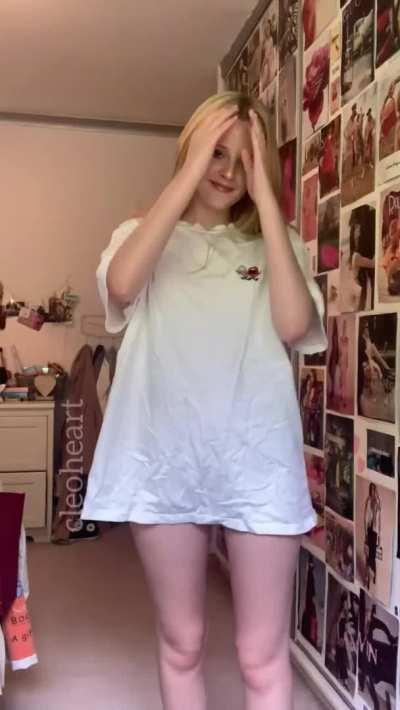 Did you expect this body to be under this tee? 🙈 [stba]