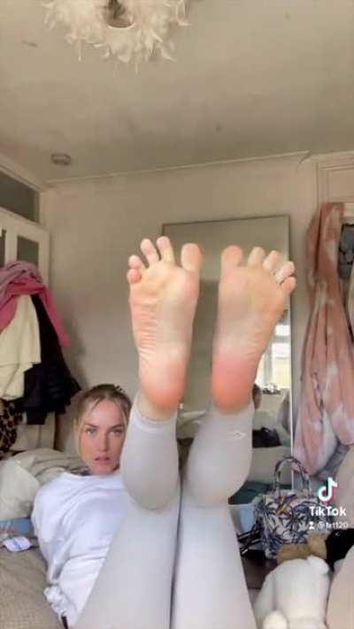 @feetbylulu on twitter