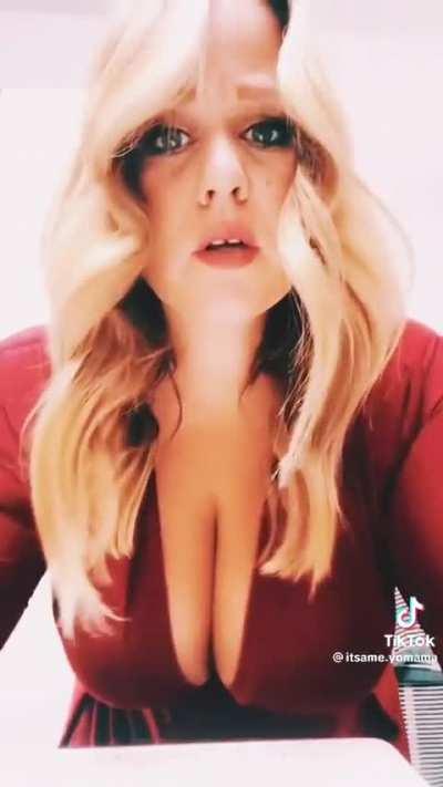 Remember when she had an Instagram for a short while? Good times 🤤 Also shoutout to all the new followers from her tiktok where she found out about the subreddit