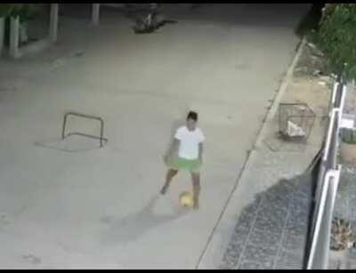 Sai da minha rua vacilão!