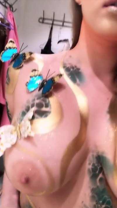 I’m ready for Halloween 🎃 Do you like the way I look?