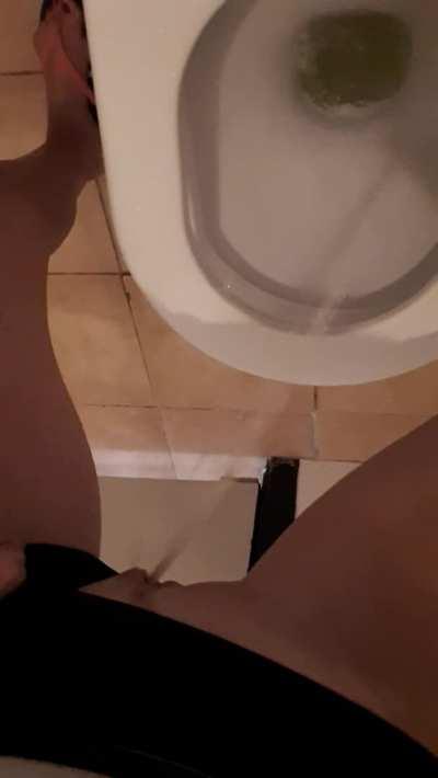 Public toilet fountain