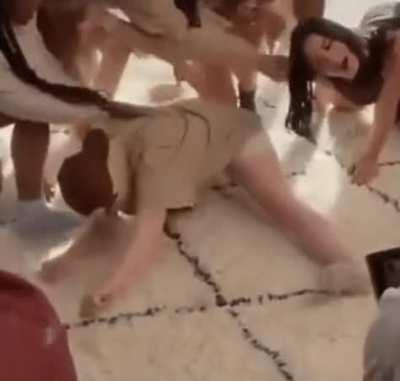 Billie Eilish knows how to twerk that ass