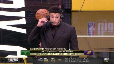 [Highlight] Mis-cam-munication as Isiah Thomas asks Devin Booker about Cam Payne's jumper and Devin praises Cam Johnson's jumper