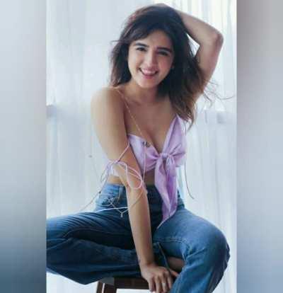 She is so cute and hot at same time (SHIRLEY SETIA)